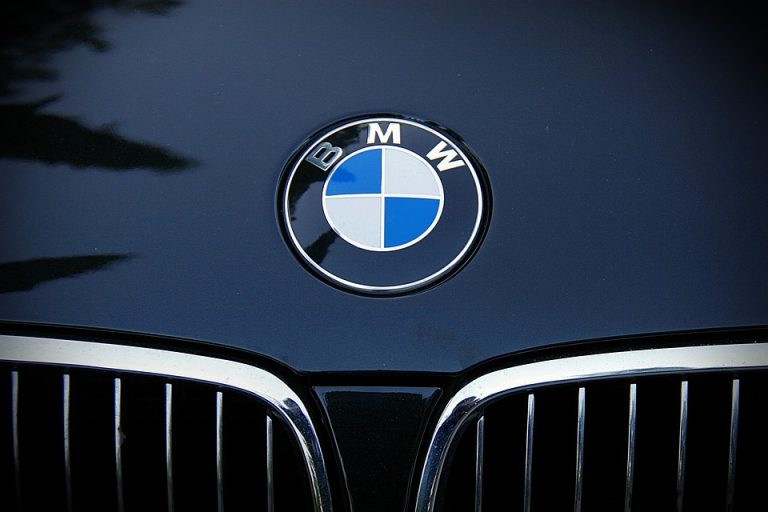 логотип BMW