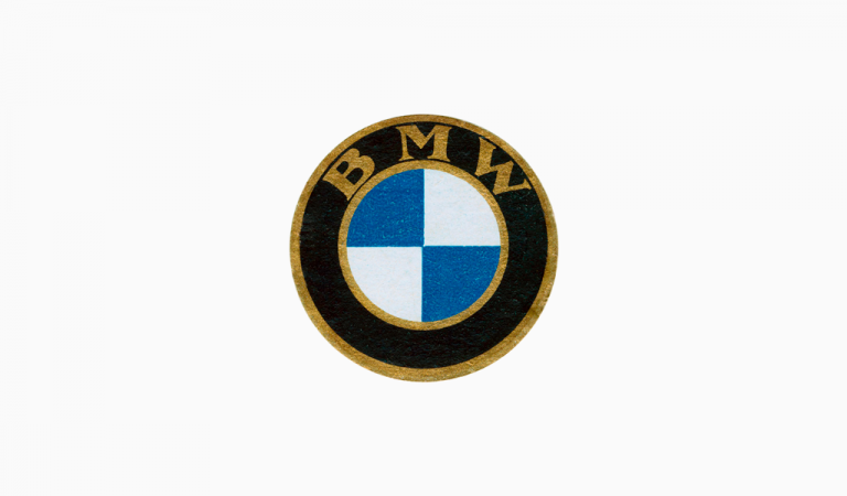 Bmw логотип на черном фоне